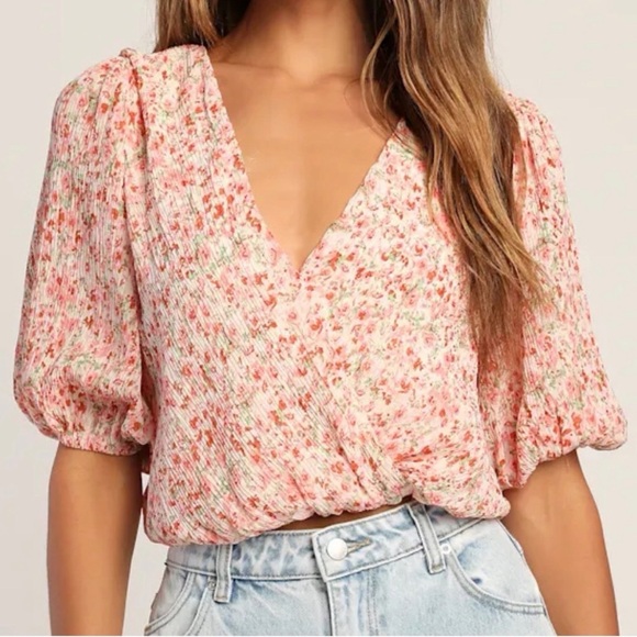 Lush Tops - NWT Lush Flirty Pink Floral Crinkle Surplice Half Sleeve V Neck Crop Top | S
